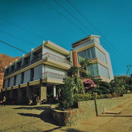 Kalton Hotel Labuan Bajo Esterno foto