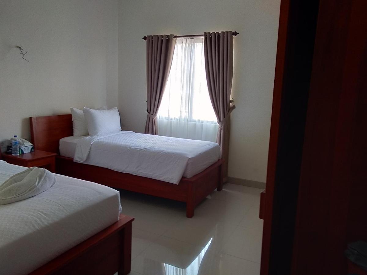 Kalton Hotel Labuan Bajo Esterno foto