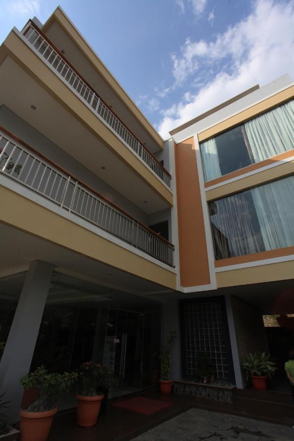 Kalton Hotel Labuan Bajo Esterno foto
