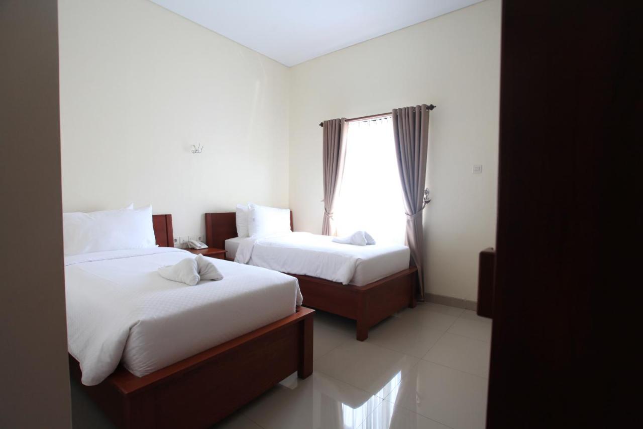 Kalton Hotel Labuan Bajo Esterno foto