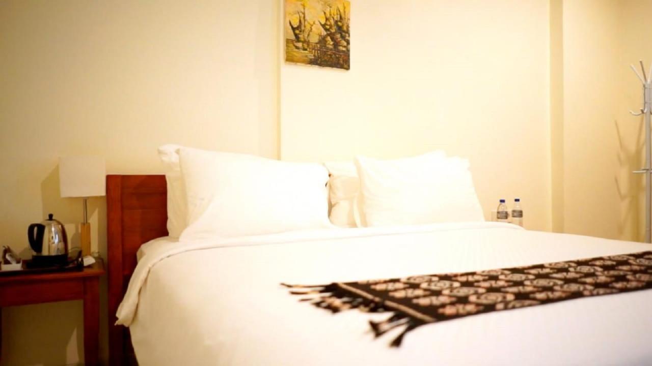 Kalton Hotel Labuan Bajo Esterno foto