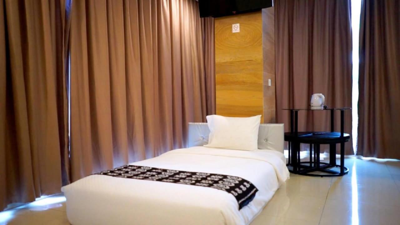 Kalton Hotel Labuan Bajo Esterno foto