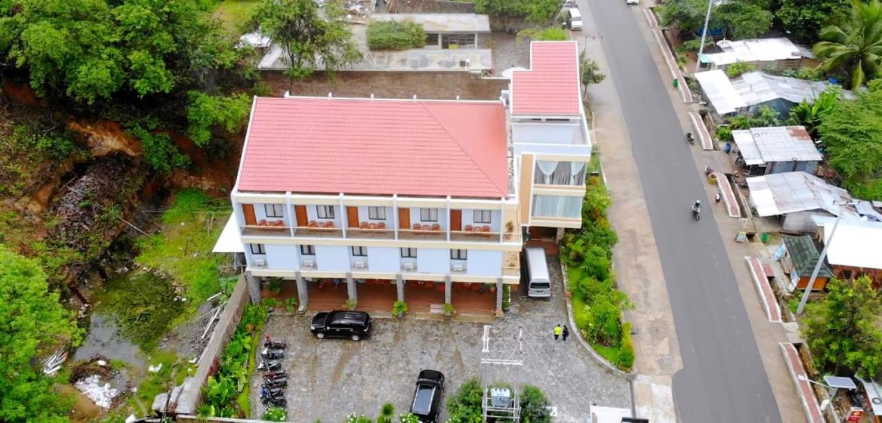 Kalton Hotel Labuan Bajo Esterno foto