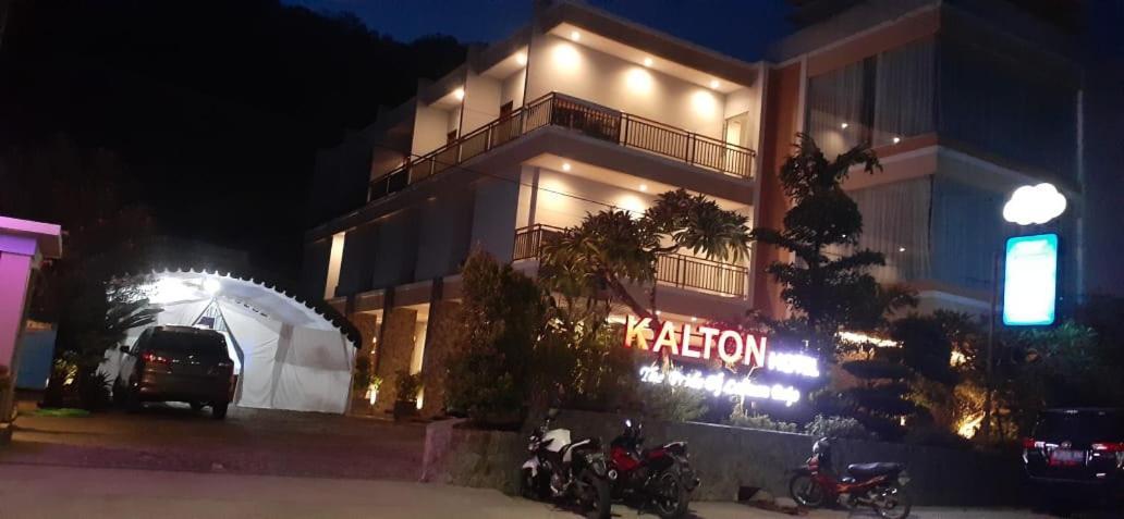 Kalton Hotel Labuan Bajo Esterno foto