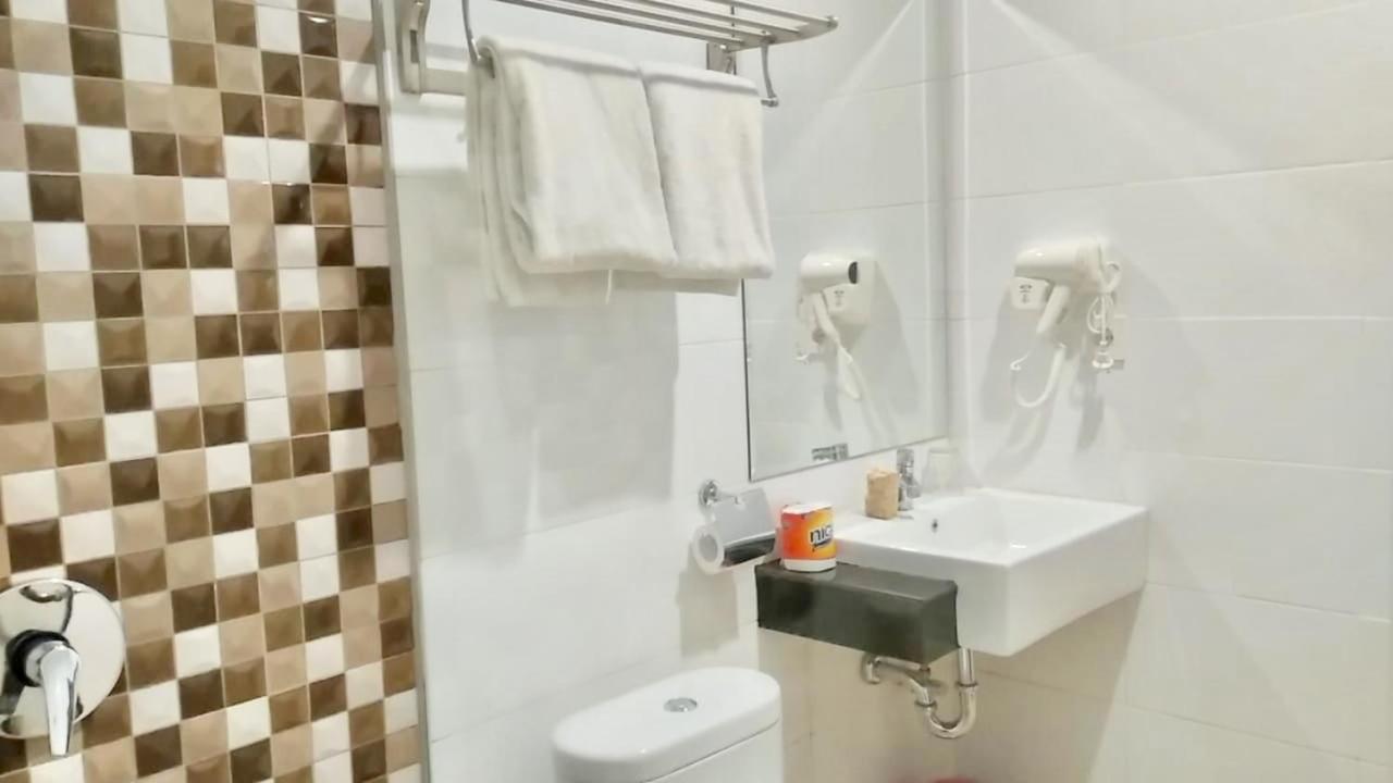Kalton Hotel Labuan Bajo Esterno foto